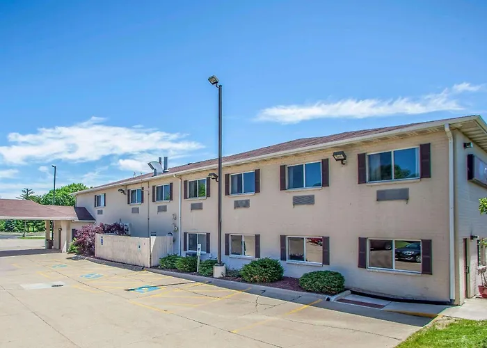 Comfort I-74 Hotel 4*
