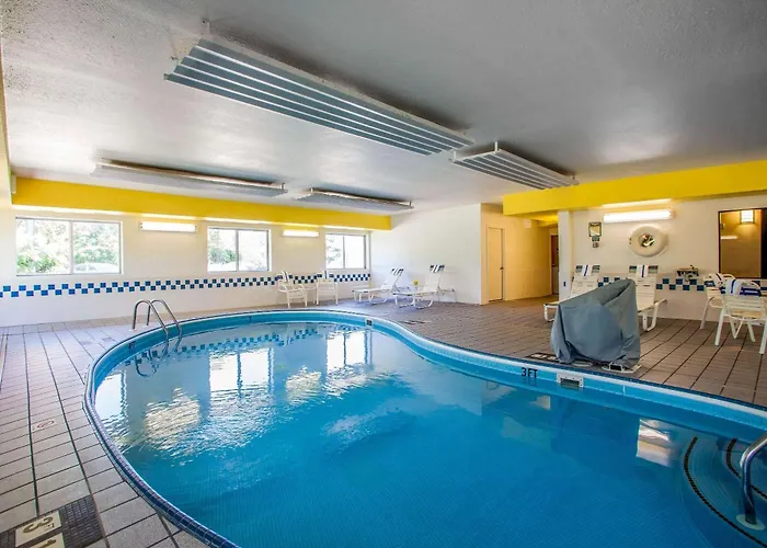 Comfort I-74 Hotel 4*