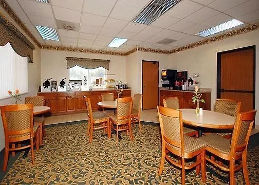 Comfort I-74 Hotel 4*